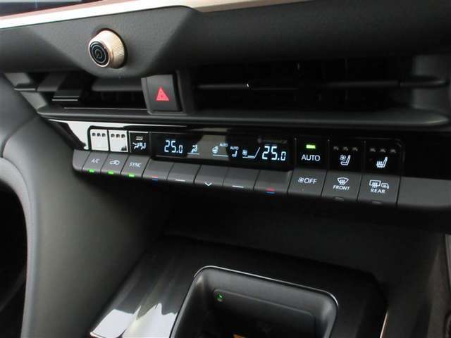 シートエアコン搭載で、夏はすぐに涼しく、冬はすぐに暖かく、快適なドライブを実現。