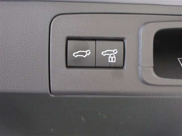 パワーバックドア搭載でバックドアの開閉が指1本♪