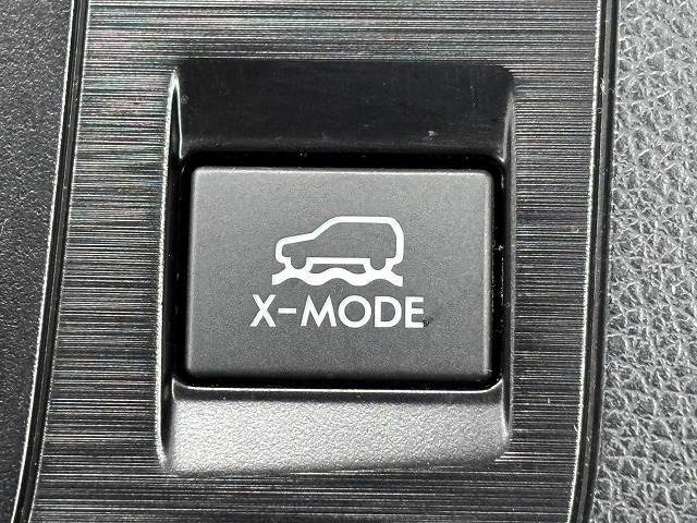 【X-MODE】路面状況に応じてモードを選択するだけで、4輪の駆動力やブレーキなどを適切にコントロールし、悪路からのスムーズな脱出をサポートする機能です。