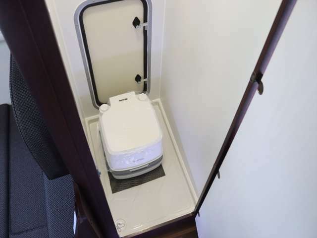 マルチルームにはポータブルトイレ設置済み　未使用です