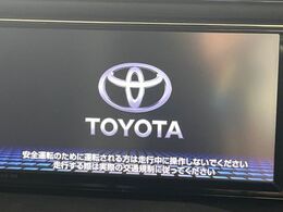 【純正ナビ】人気の純正ナビを装備。オーディオ機能も充実しており、Bluetooth接続すればお持ちのスマホやMP3プレイヤーの音楽を再生可能！毎日の運転がさらに楽しくなります！！