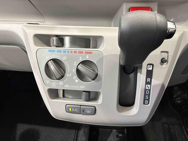 納車前にはプロのメカニックが、各部の点検を行います。ディーラーにしか出来ない品質、そしてサービスできっと満足していただけると思います！