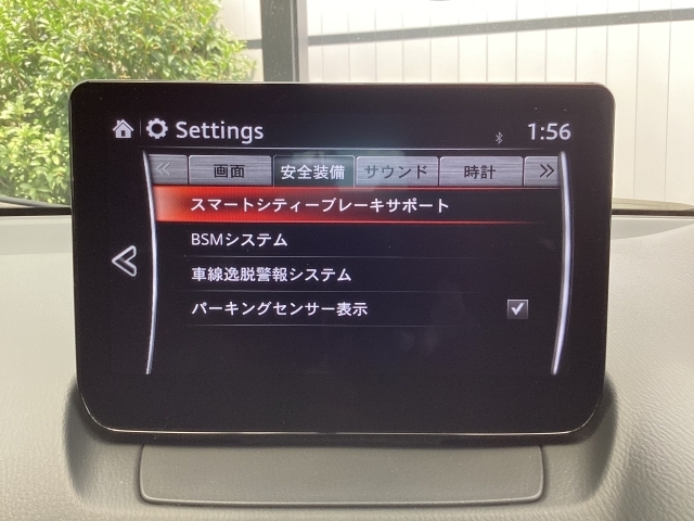 低速走行時に前方の障害物を検知して、衝突被害を軽減してくれるスマート・シティ・ブレーキ・サポートを装備！アクセルとブレーキの踏み間違えなどの急加速を抑制してくれる心強い装備です。