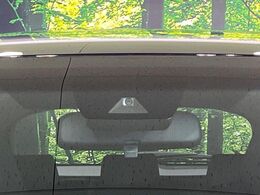 【トヨタセーフティセンス】走行中に前方の車両等を認識し、衝突しそうな時は警報とブレーキで衝突回避と被害軽減をアシスト。より安全にドライブをお楽しみいただけます。