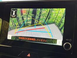 【バックカメラ】駐車時に後方がリアルタイム映像で確認できます。大型商業施設や立体駐車場での駐車時や、夜間のバック時に大活躍！運転スキルに関わらず、今や必須となった装備のひとつです！