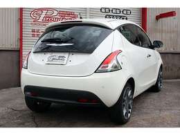 日本ではクライスラーブランドでの販売ですがイプシロンはイタリア車！右ハンドルでランチアイプシロンが乗れるのです！