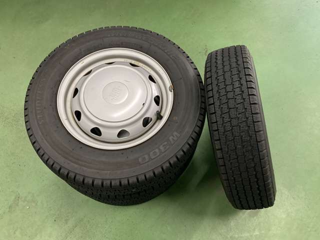 夏タイヤ、冬タイヤ、ホイールも新品、中古両方ご用意できます☆