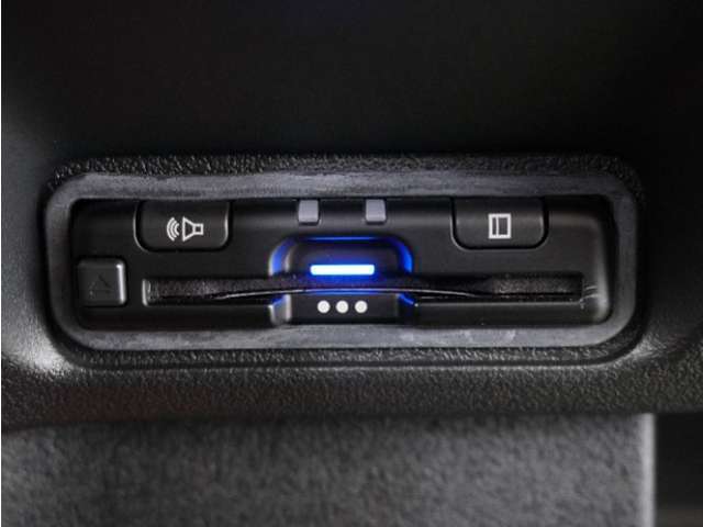 今や必需品の◆ETC車載器　装備車◆　有料道路を利用する際にスムースに通過でき、わずらわしい料金支払いから開放されます！