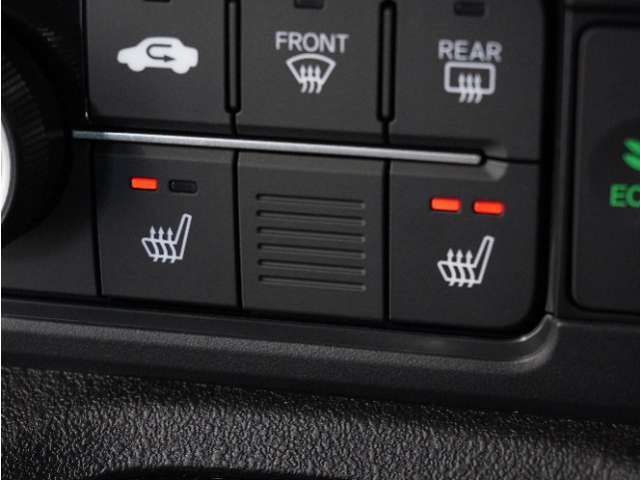 ◆シートヒーター装備◆　寒い季節にピッタリなのが、このシートヒーター！寒い季節もシートヒーターが体を温めてくれます。寒い季節もドライブが楽しくなります。