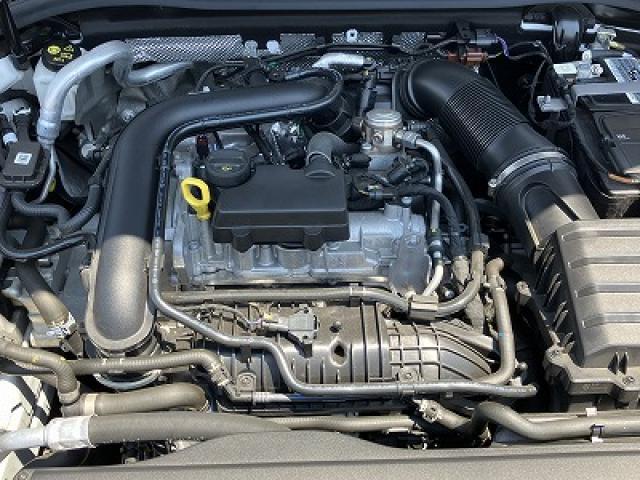 ●30TFSIエンジン『入庫時の状態もとても良く、エンジン機関も良好！ぜひ一度現車を御覧下さい！他にも多数の在庫を展示！』