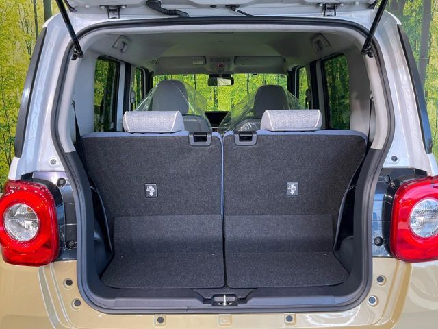 普段のお買い物や通勤、送迎等に十分な荷室スペースを確保しております。セカンドシートを倒すと、大きな荷物の積載も可能です♪