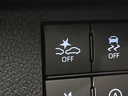 【スマートアシスト】走行中に前方の車両等を認識し、衝突しそうな時は警報とブレーキで衝突回避と被害軽減をアシスト。より安全にドライブをお楽しみいただけます。