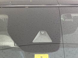 【インテリジェントエマージェンシーブレーキ】フロントカメラで前方の車両や歩行者を検知。衝突しそうな時は衝突被害軽減ブレーキが作動、衝突回避をサポート。より安全にドライブをお楽しみいただけます。