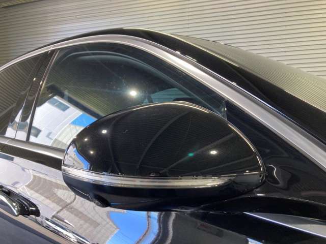 メルセデスの認定中古車「サーティファイドカー」には、最大100項目にも及ぶ点検・整備項目が設定されています＞