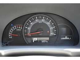 シンプルなメーターはブラックパネル★視認性もグッドです