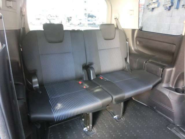 サードシートは大人の方2名乗車でお子様の場合には3名乗車でゆったりとお乗り頂けます。