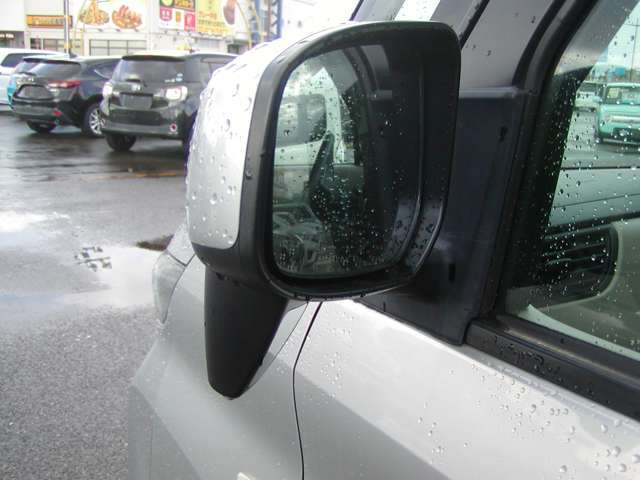 お客様駐車場も広々としておりますので、ご家族でも大丈夫！ご来店心よりお待ちしております♪