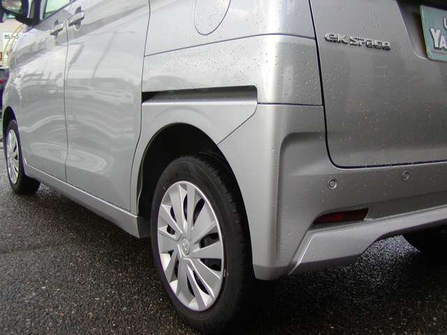 大型サービス工場（運輸局認定整備工場完備）完備！！車検・定期点検・板金塗装等アフターサービスもヤマミにお任せ下さい！