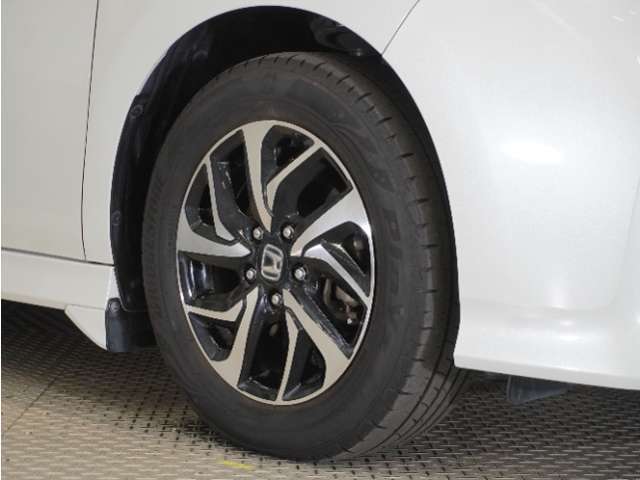 認定中古車では、厳しいHonda認定基準をクリアした厳選されたHonda認定中古車のみ、取り扱っております。「ご購入前の安心」「納車後の信頼」を車両と一緒に提供しております。