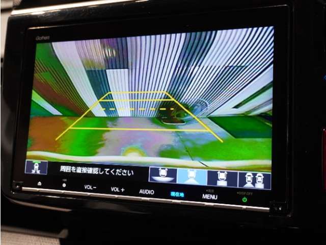 【バックカメラ】後退時も安心。リバース連動で画面が切り替わるのでとっても便利。