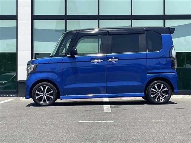 【左】当社基準による調査の結果、修復歴車と判断された車両は一部店舗を除き、販売を行なっておりません。万一、納車時に修復歴があった場合にはご契約の解除等に応じます。