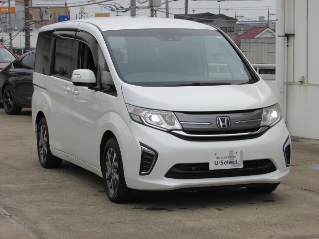 ホンダセンシングは衝突軽減ブレーキだけでなく、標識認識機能や先行車発進お知らせ機能に誤発進抑制機能と車線維持支援に設定した車速内で適切な車間距離を保ってくれる安全・快適機能搭載の先進システムです