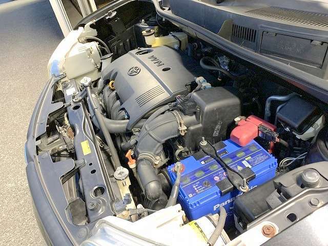 エンジンルームの状態もキレイで機関も良好です！当社では仕入時に90ヵ所以上の点検項目の確認や試乗も実施してます！問題のない車両を店頭にて販売しております！