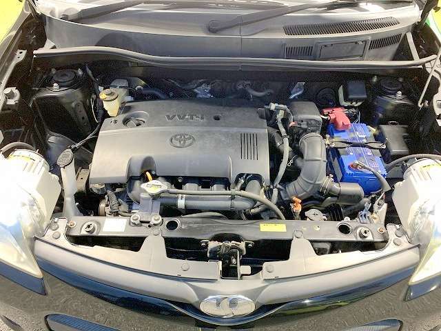 エンジンルームの状態もキレイで機関も良好です！当社では仕入時に90ヵ所以上の点検項目の確認や試乗も実施してます！問題のない車両を店頭にて販売しております！