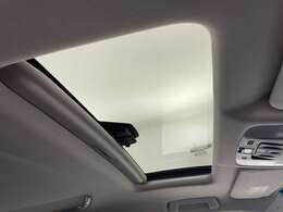 【ルーフ】大きなへこみや色褪せもなくきれいな状態です！ひょう害車は販売いたしませんのでご安心ください。