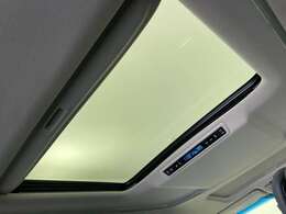 【ルーフ】大きなへこみや色褪せもなくきれいな状態です！ひょう害車は販売いたしませんのでご安心ください。