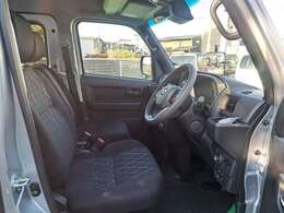 4ナンバーですがシートも乗用車っぽく仕上がっています。使い勝手の良さを重視する方におすすめです。店長イチオシ☆