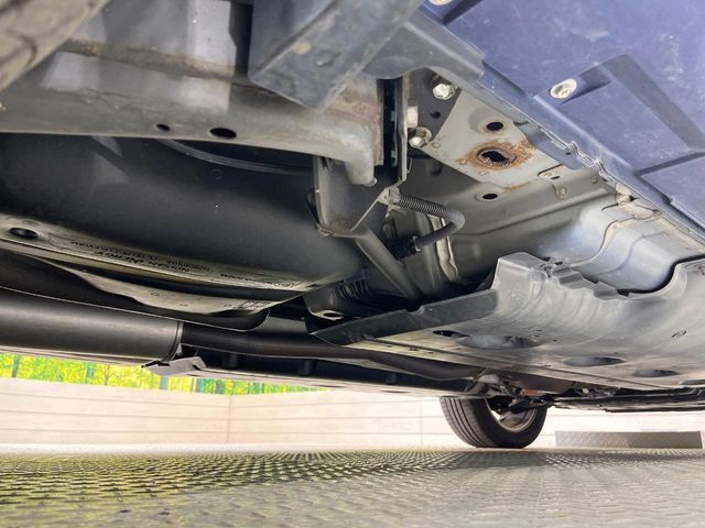 安心の最長10年・走行無制限保証（有償）をご用意。保証内容も充実はもちろん、無料点検＆オイル交換や、年中無休の全国・24時間ロードサービスも付帯されておりますのでご安心下さい。