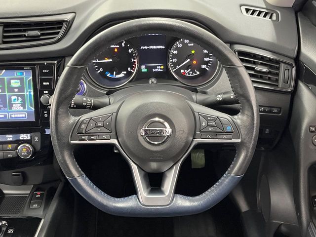 ステアリングも使用感が少なく、きれいな状態となっております♪