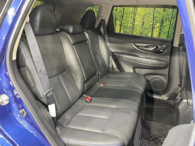 後部座席も気になるようなキズ・汚れやへたり等、大きなダメージはなく、良好な状態です。