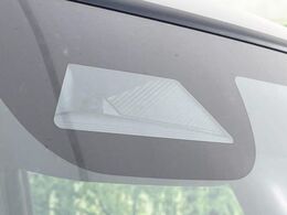 【ホンダセンシング】走行中に前方の車両等を認識し、衝突しそうな時は警報とブレーキで衝突回避と被害軽減をアシスト。より安全にドライブをお楽しみいただけます。