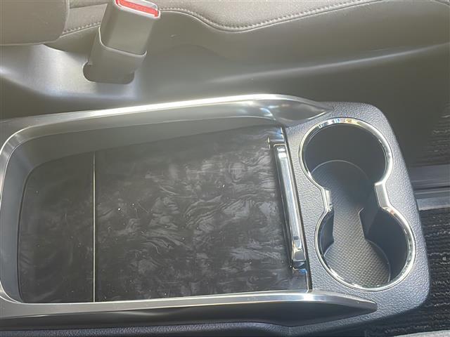 ご成約頂いたお車は全車保証付で納車後も安心！有料オプションで長期保証をお選びいただくことも可能です。