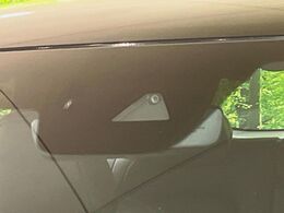 【スマートシティブレーキサポート】低速走行中に前方の車両等を認識し、衝突しそうな時は警報とブレーキで衝突回避と被害軽減をアシスト。より安全にドライブをお楽しみいただけます。