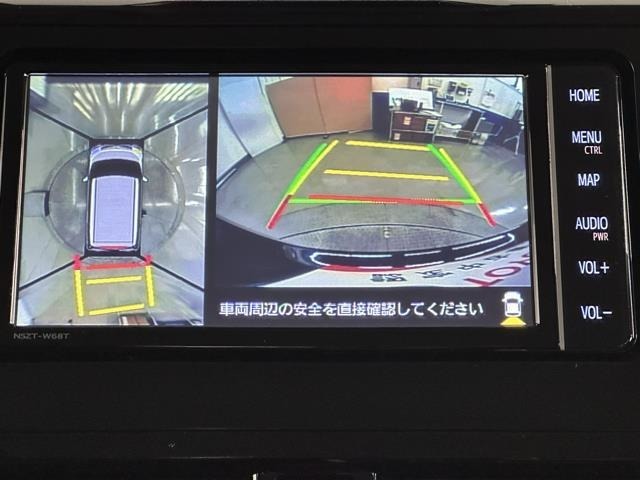 パノラミックビューモニターシステムが付いているので車の上から見た映像が確認できますよ。　一目で車両周辺の情報を確認できますが、直接安全をご確認下さい。