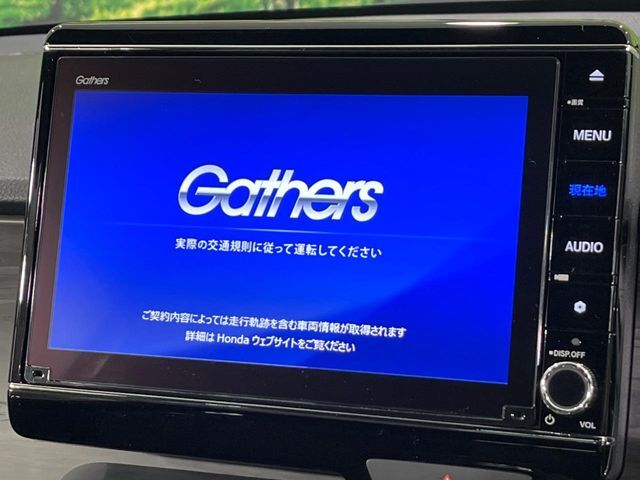 【純正ナビ】人気の純正8型ナビを装備。オーディオ機能も充実しており、Bluetooth接続すればお持ちのスマホやMP3プレイヤーの音楽を再生可能！毎日の運転がさらに楽しくなります！！