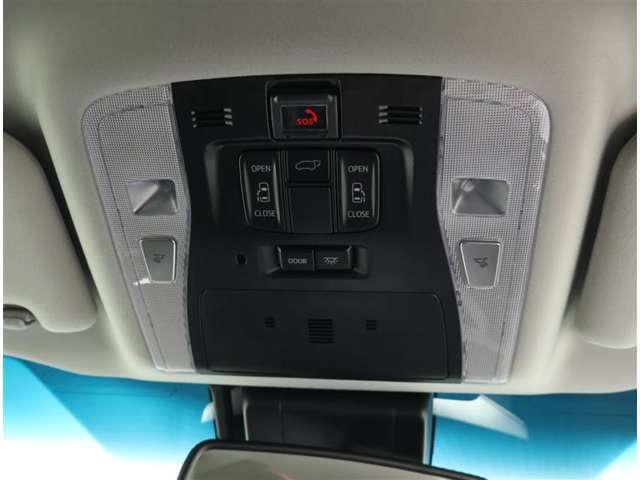 電動のバックドア・スライドドアで楽々スムース！運転席からも開閉の操作もできます♪キーのスイッチひとつで自動開閉できる便利な機能もついてます♪