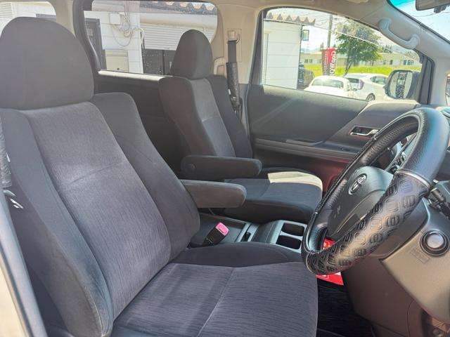 全国の中古車オークション会場から厳選して仕入れしております