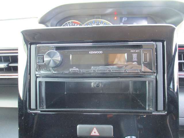 こちらのお車にはCDラジオデッキが付いています！