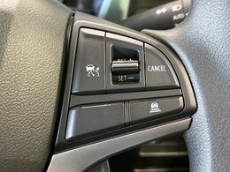 【アダプティブクルーズコントロール】高速道路での長距離走行が楽に！！自動で速度を保つクルーズコントロールが、衝突軽減システムと連携し、前方の車両を感知して車間を保つように速度調節してくれます！！