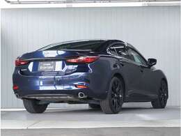 【美しいボディライン】普遍的な美しさが大人の感性を刺激します。シンプルでありながら豊かな美しさが輝く、マツダの新たなエレガンスがここにあります。