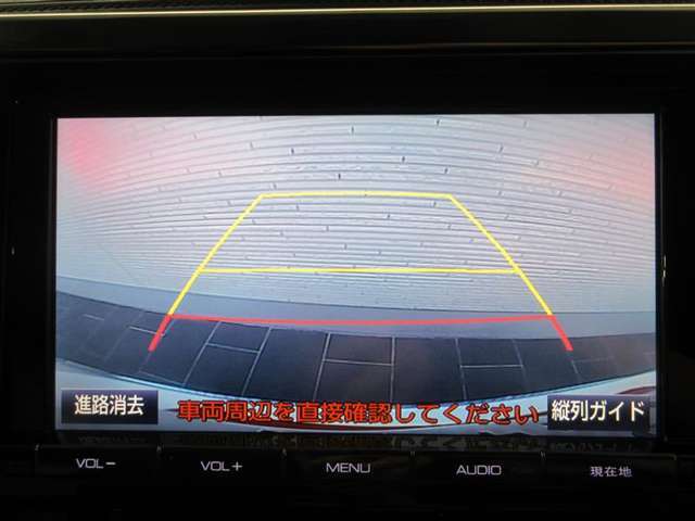 バックモニターで、駐車時に見えにくい後方をしっかり確認できます。