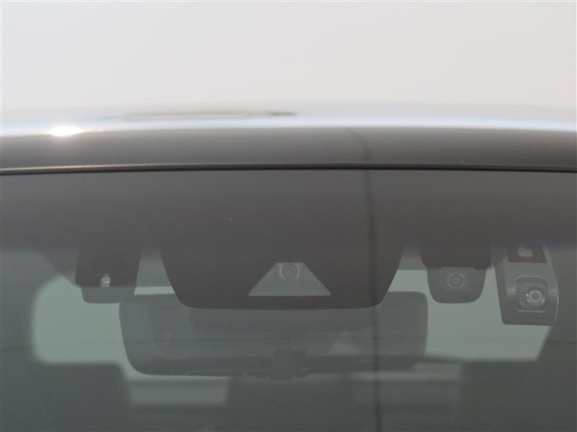 サポカーは、高齢運転者を含めたすべてのドライバーによる交通事故の発生防止・被害軽減対策の一環として、国が推奨する新しい自動車安全コンセプトです。詳しくは販売店スタッフまでおたずねください。