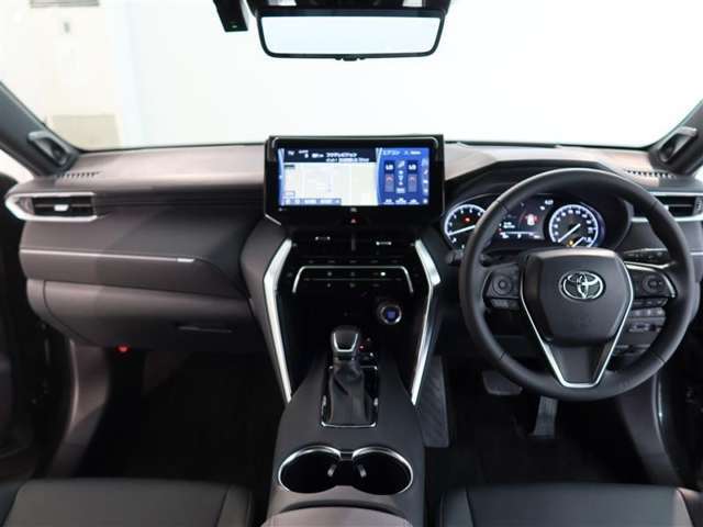 高いホールド性で運転姿勢が安定します。長距離ドライブでも疲れにくいのが魅力です。快適なドライビングライフをお送りください♪