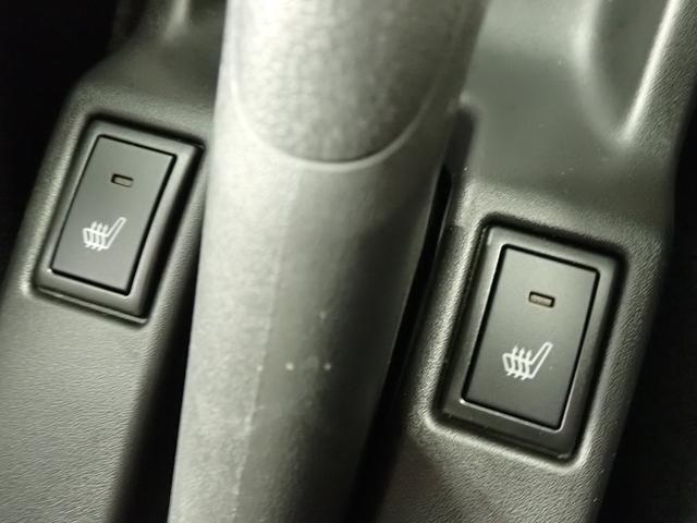 寒い冬も快適。運転席と助手席の座面にシートヒーターが装備されています。