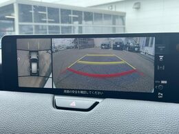 【360°ビューモニター】専用のカメラにより、上から見下ろしたような視点で360度クルマの周囲を確認することができます☆死角部分も確認しやすく、狭い場所での切り返しや駐車もスムーズに行えます。