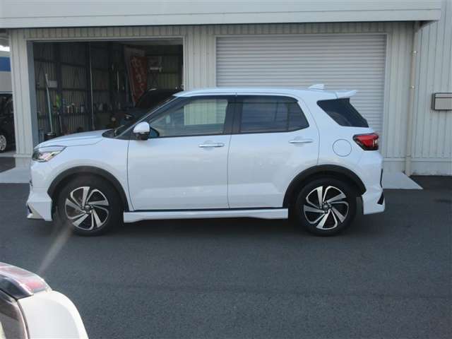 当社では全車、納車前にサービス工場で点検整備を実施しております。そこで確認された不具合箇所は修理しておりますのでご安心下さい。また納車後お気になる点がございましたら気軽にご相談ください。